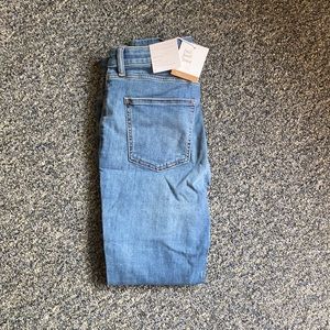 Light wash skinny jeans